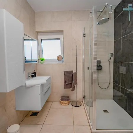 Karizma With Pool, Jacuzzi, And Sea View *