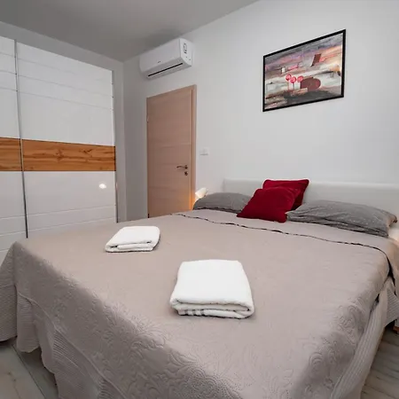 Karizma With Pool, Jacuzzi, And Sea View *