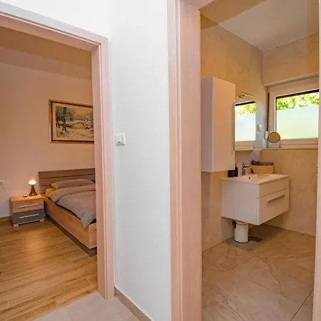 Karizma With Pool, Jacuzzi, And Sea View Peroj