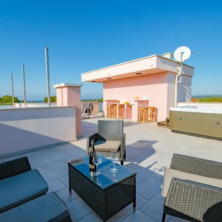 Vila Karizma With Pool, Jacuzzi, And Sea View *