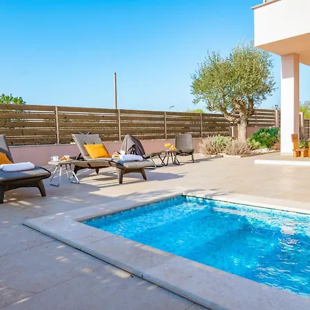 Karizma With Pool, Jacuzzi, And Sea View * Peroj