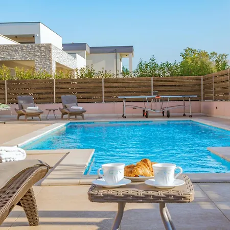 Karizma With Pool, Jacuzzi, And Sea View Vila