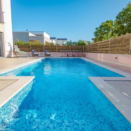 Karizma With Pool, Jacuzzi, And Sea View فيلة *