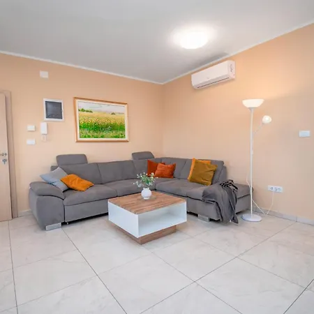 Villa Karizma With Pool, Jacuzzi, And Sea View Peroj
