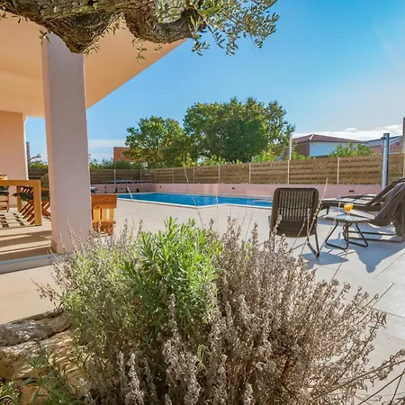 Karizma With Pool, Jacuzzi, And Sea View